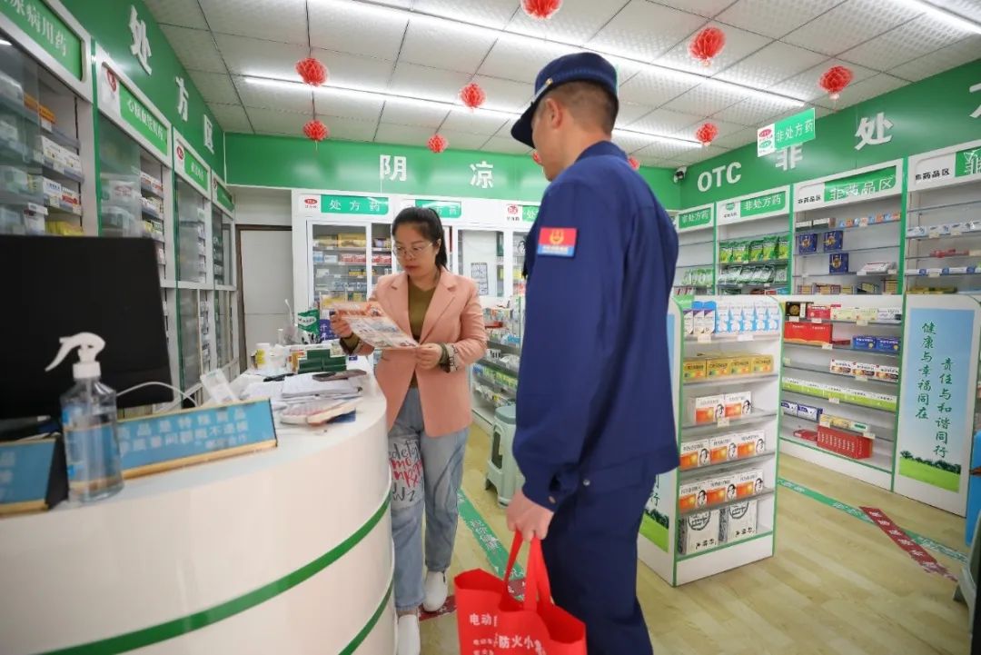 梁平.jpg