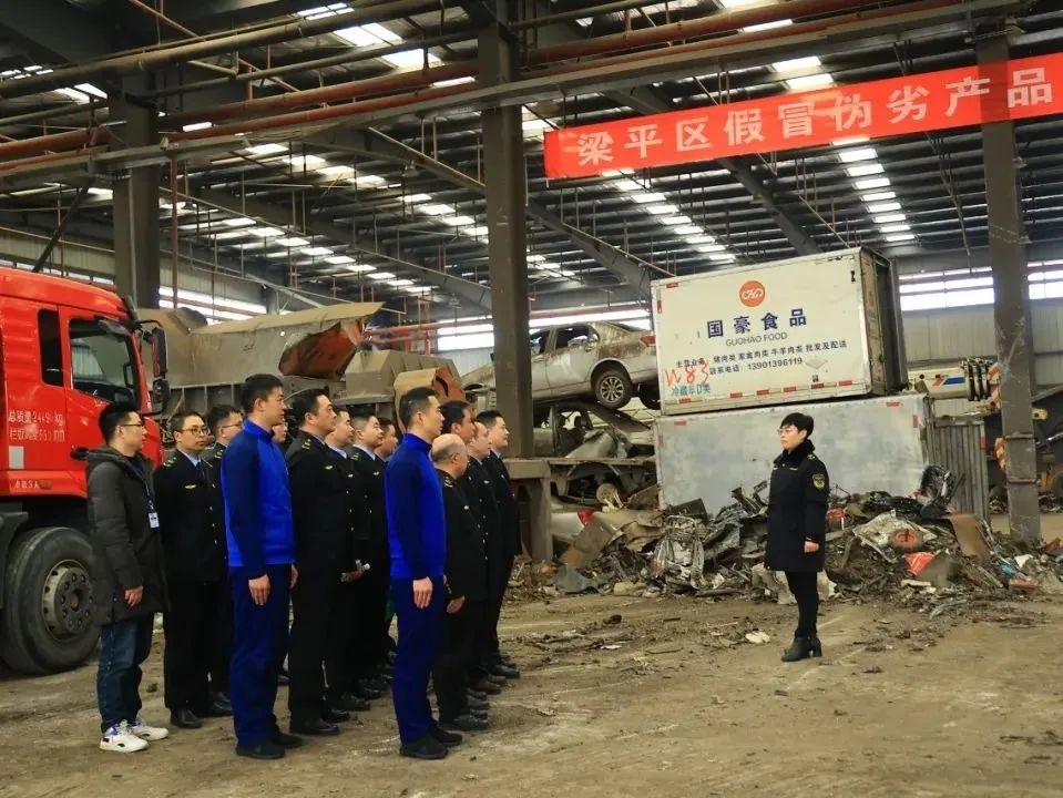 梁平.jpg